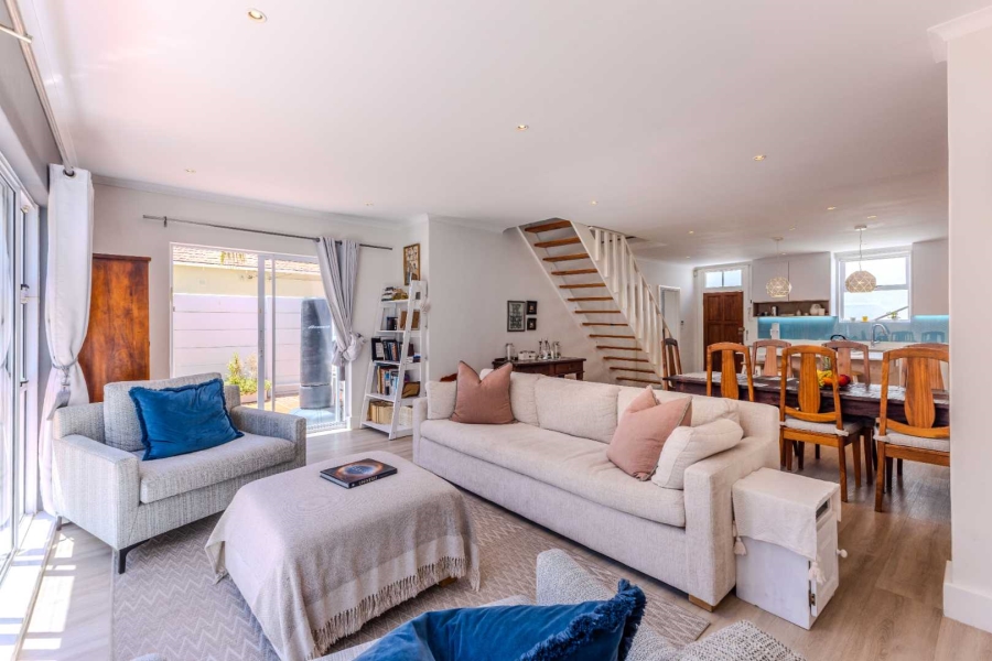 To Let 4 Bedroom Property for Rent in Fresnaye Western Cape